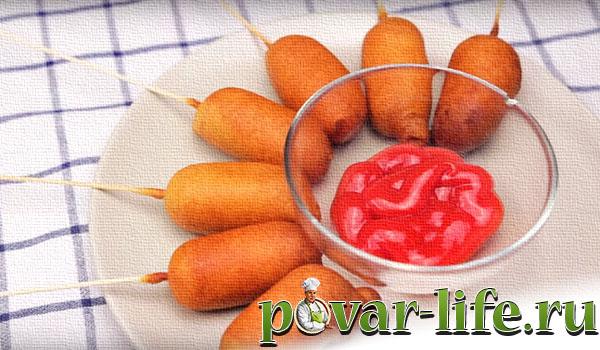 Сосиски в слоеном тесте на шпажках — рецепт с фото пошагово