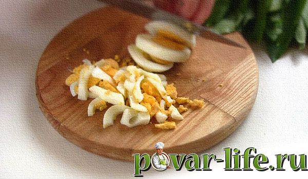Рецепт салата с черемшой яйцами и огурцами