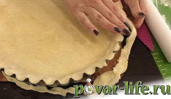 Нежный луковый пирог с плавленым сыром