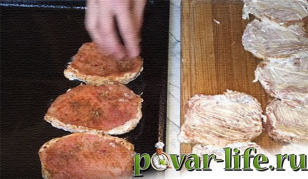 Рецепт мяса в духовке с ананасами и сыром
