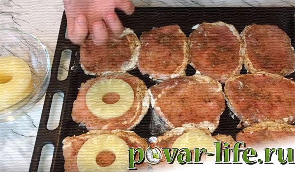 Рецепт мяса в духовке с ананасами и сыром