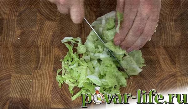 Хрустящий салат с лапшой быстрого приготовления